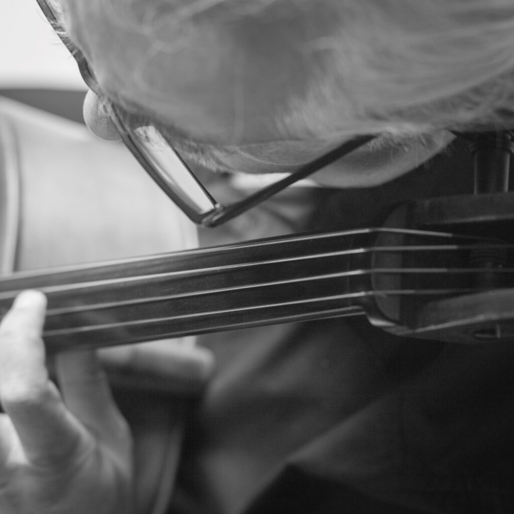 Sonido y afinación en el violonchelo: cómo mejorar desde el cuerpo y la escucha